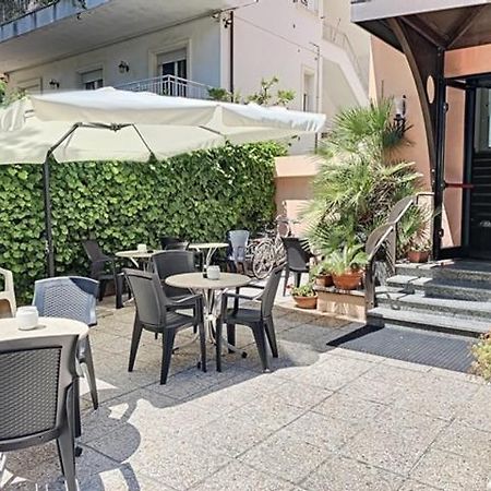 Hotel Iride Suite & Breakfast- Ideale Per Famiglie E Coppie 里乔内 外观 照片