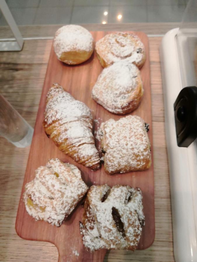 Hotel Iride Suite & Breakfast- Ideale Per Famiglie E Coppie 里乔内 外观 照片