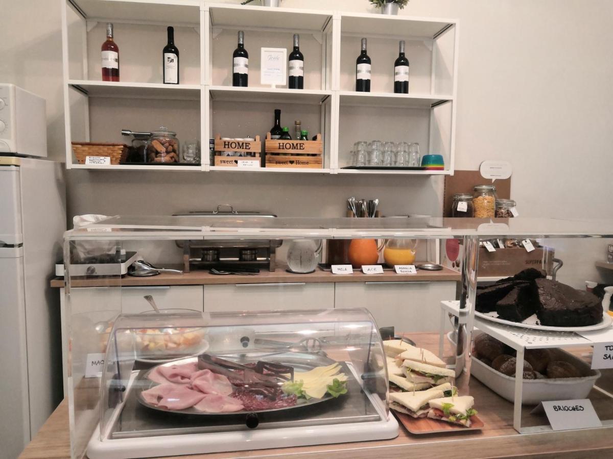 Hotel Iride Suite & Breakfast- Ideale Per Famiglie E Coppie 里乔内 外观 照片