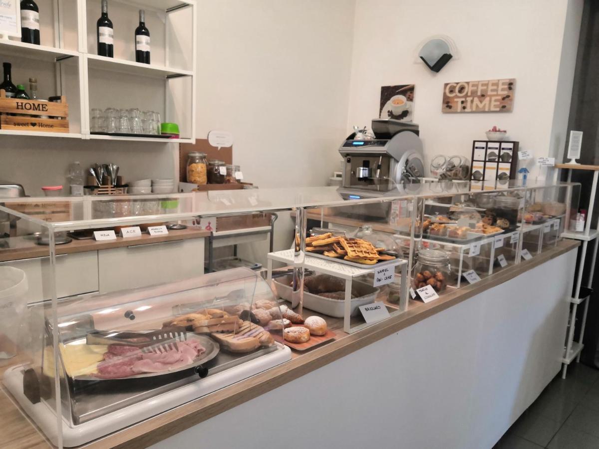 Hotel Iride Suite & Breakfast- Ideale Per Famiglie E Coppie 里乔内 外观 照片