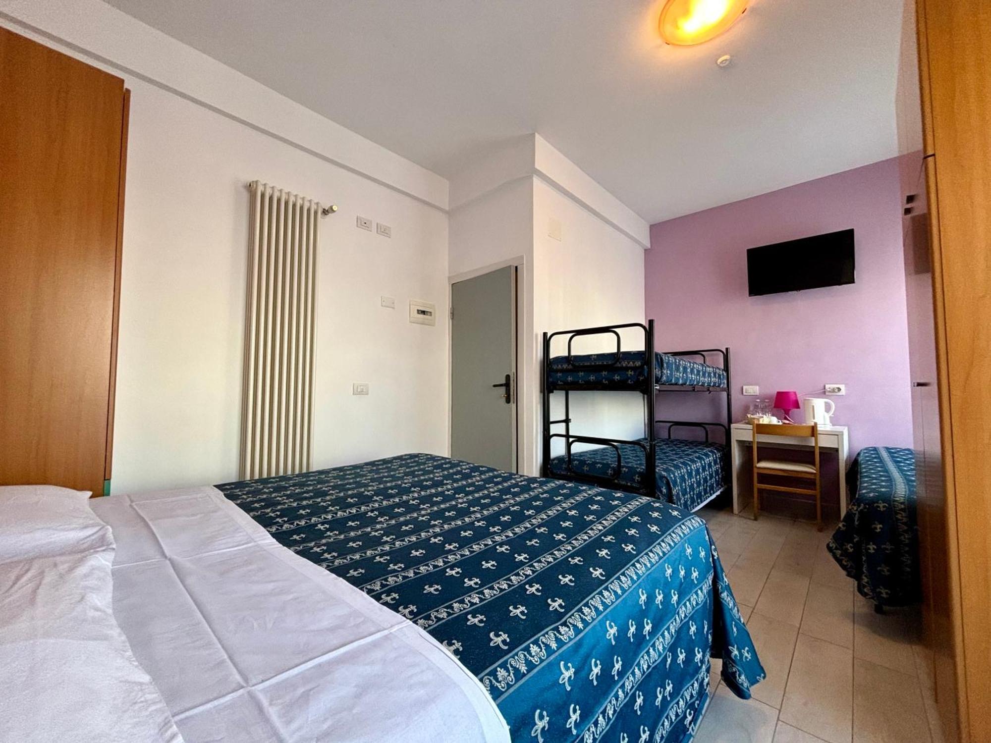 Hotel Iride Suite & Breakfast- Ideale Per Famiglie E Coppie 里乔内 外观 照片