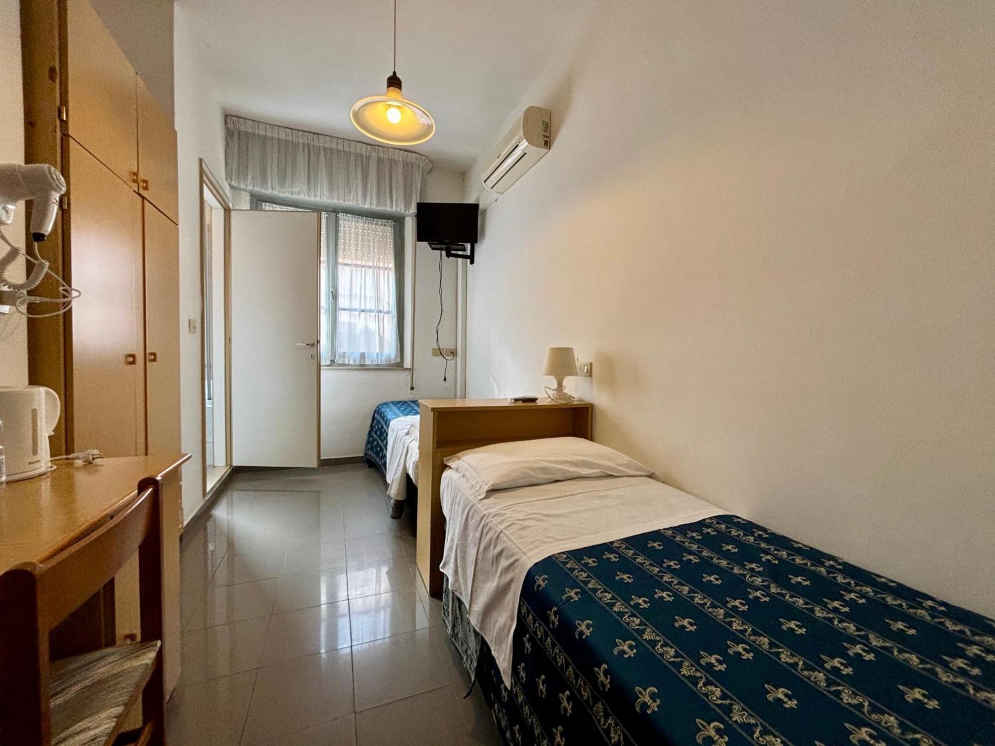 Hotel Iride Suite & Breakfast- Ideale Per Famiglie E Coppie 里乔内 外观 照片