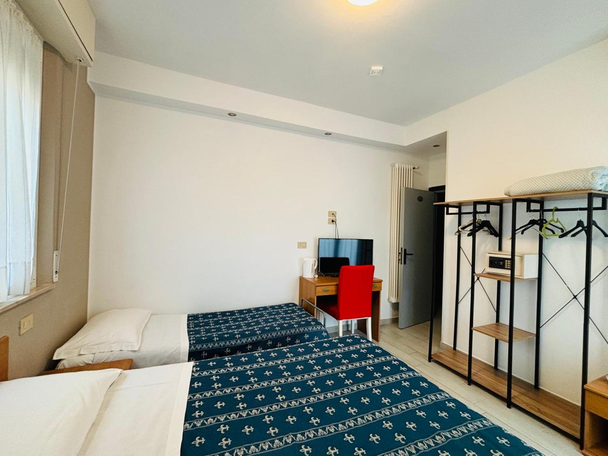 Hotel Iride Suite & Breakfast- Ideale Per Famiglie E Coppie 里乔内 外观 照片