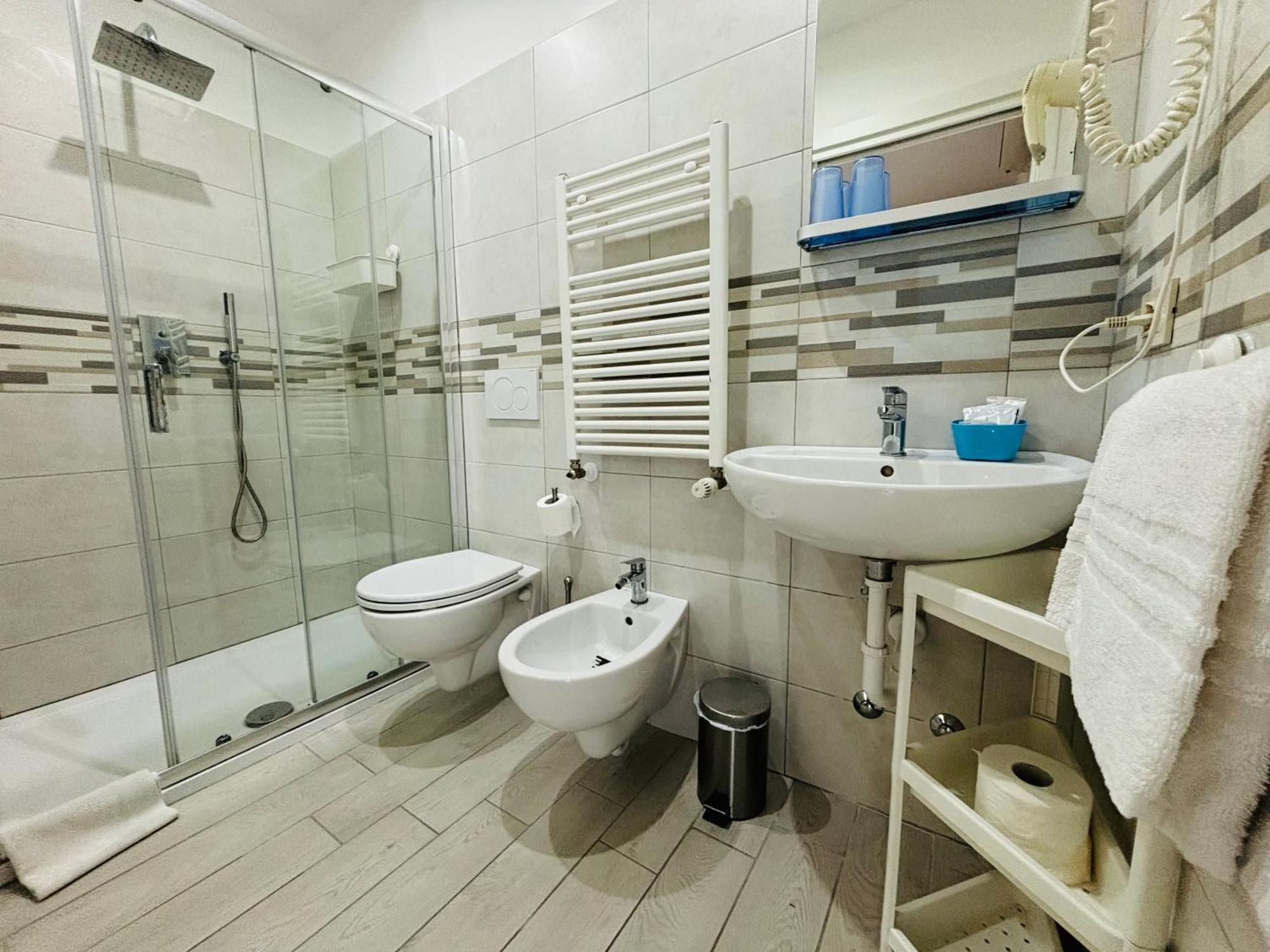 Hotel Iride Suite & Breakfast- Ideale Per Famiglie E Coppie 里乔内 外观 照片
