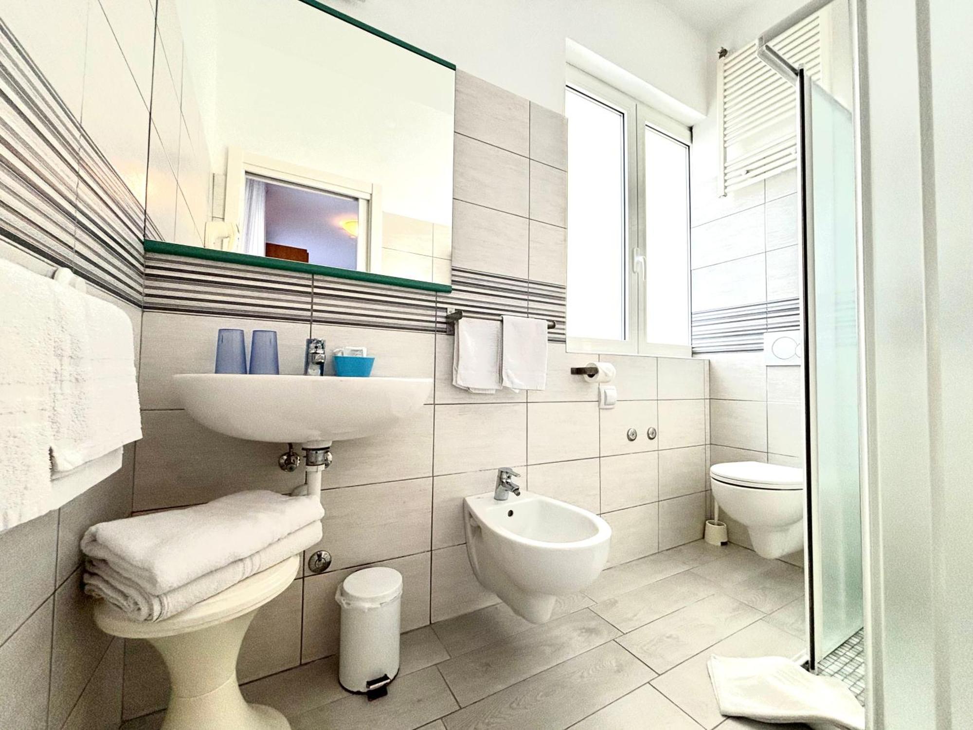 Hotel Iride Suite & Breakfast- Ideale Per Famiglie E Coppie 里乔内 客房 照片