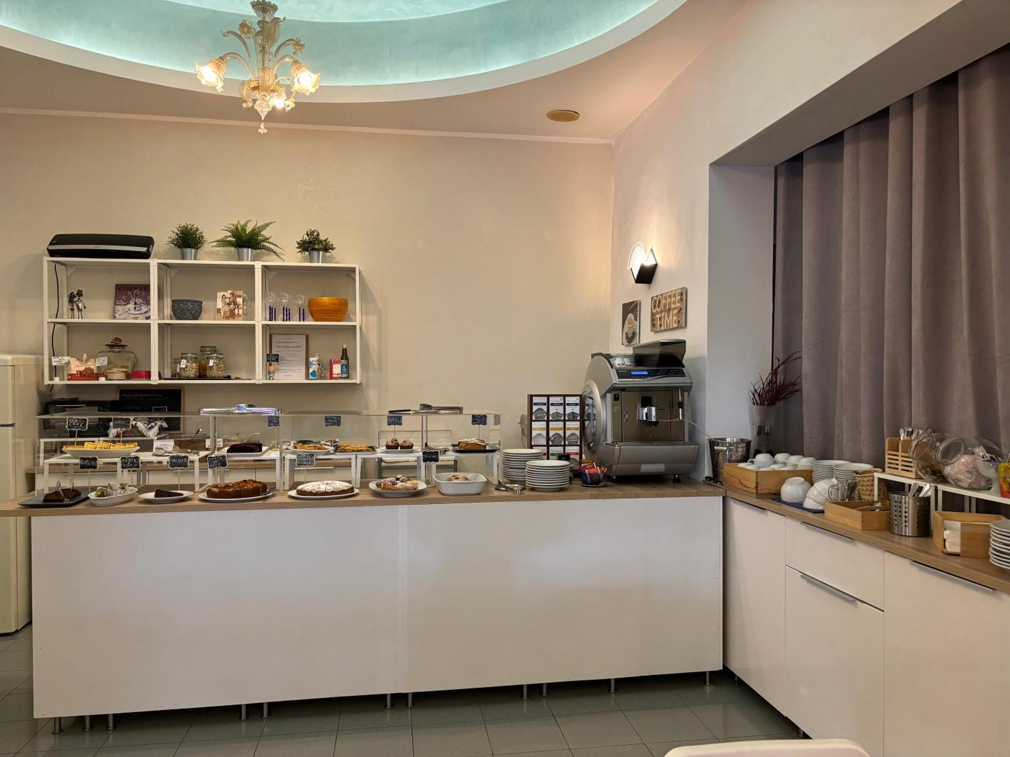 Hotel Iride Suite & Breakfast- Ideale Per Famiglie E Coppie 里乔内 外观 照片