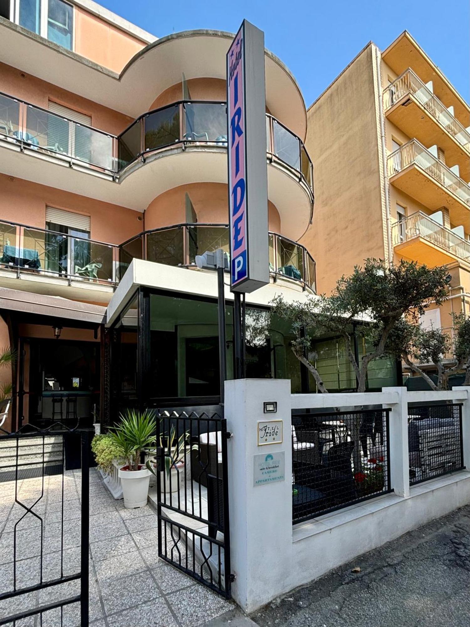 Hotel Iride Suite & Breakfast- Ideale Per Famiglie E Coppie 里乔内 外观 照片