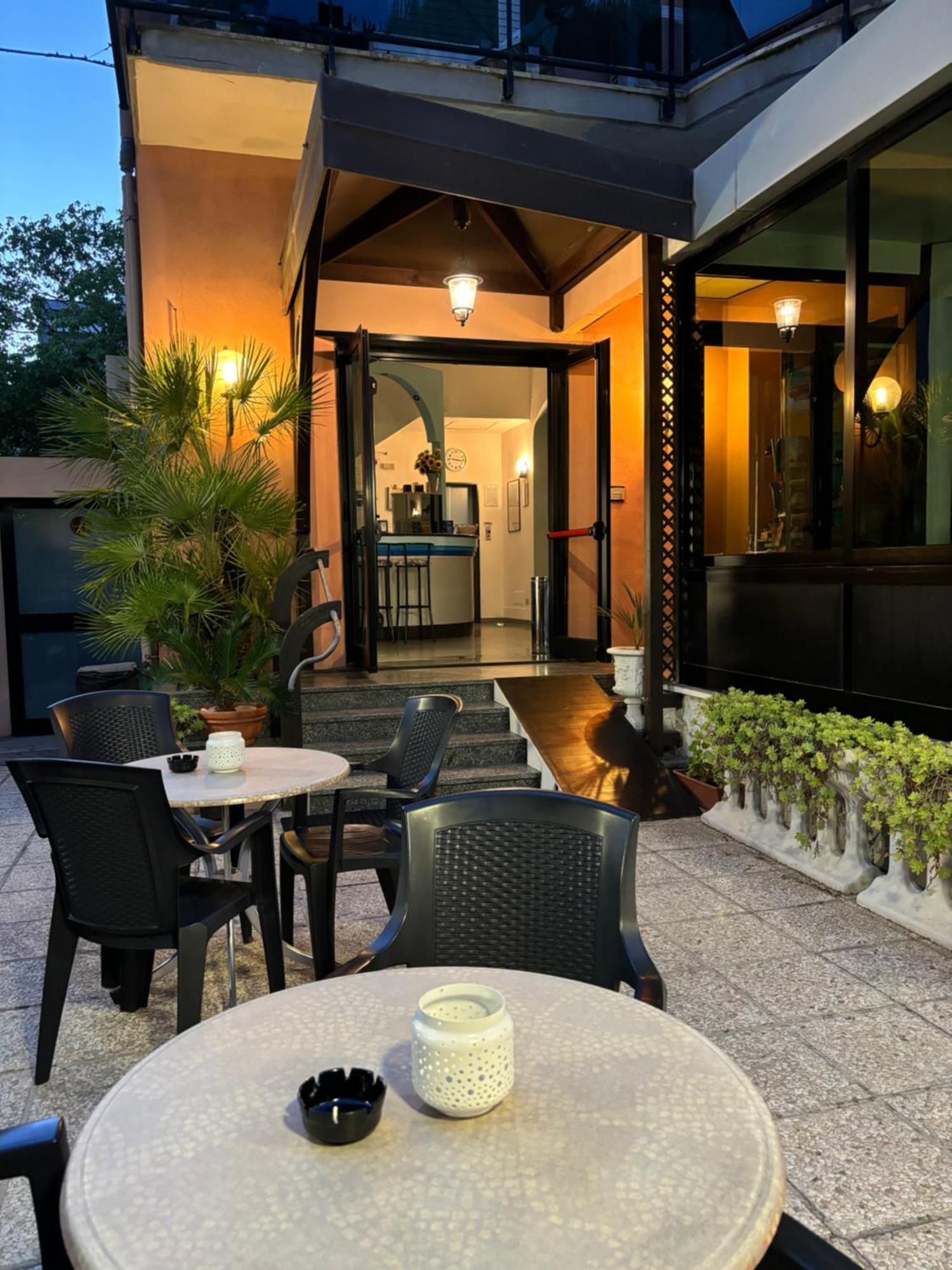 Hotel Iride Suite & Breakfast- Ideale Per Famiglie E Coppie 里乔内 外观 照片