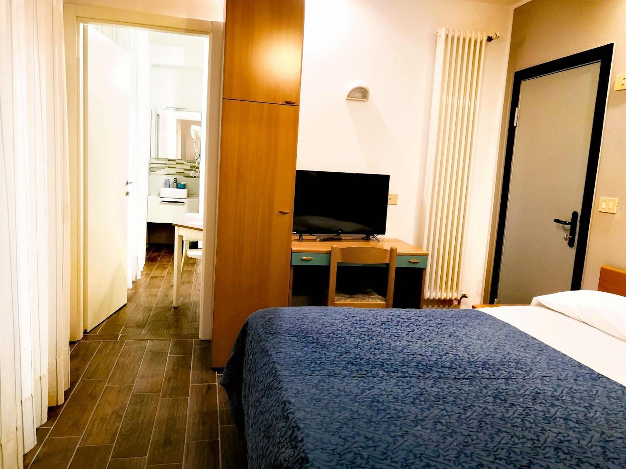 Hotel Iride Suite & Breakfast- Ideale Per Famiglie E Coppie 里乔内 外观 照片