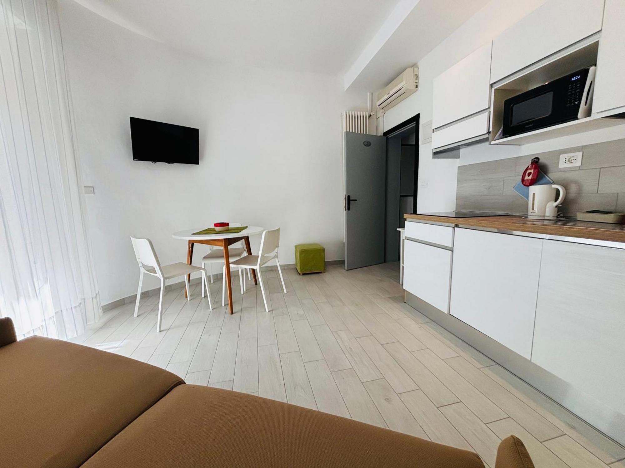 Hotel Iride Suite & Breakfast- Ideale Per Famiglie E Coppie 里乔内 外观 照片