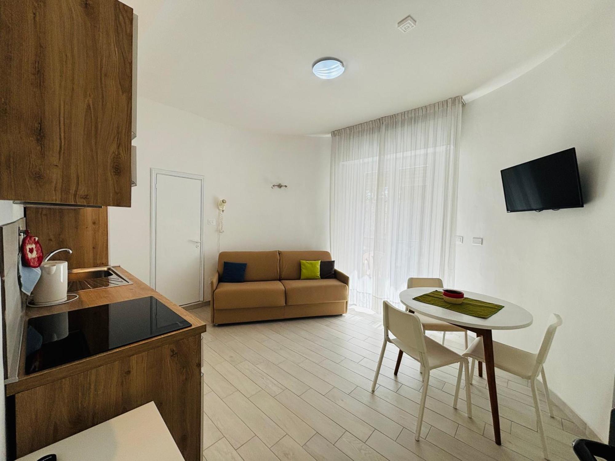 Hotel Iride Suite & Breakfast- Ideale Per Famiglie E Coppie 里乔内 外观 照片