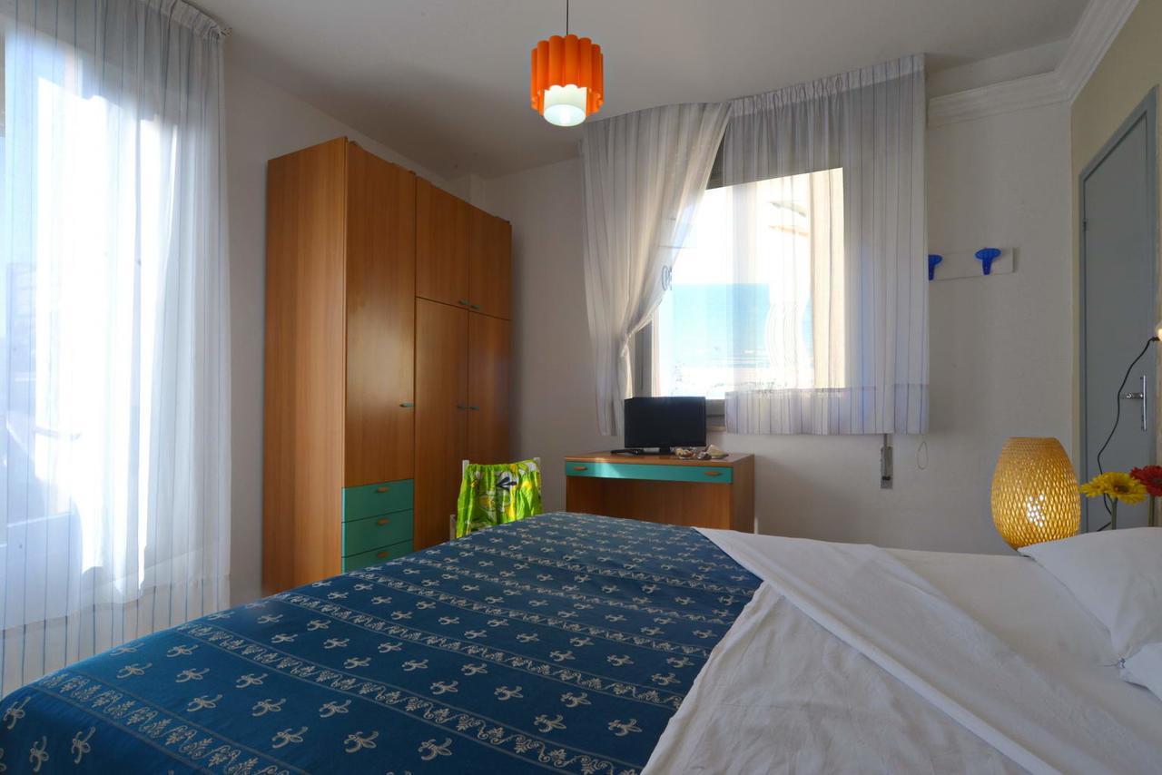Hotel Iride Suite & Breakfast- Ideale Per Famiglie E Coppie 里乔内 外观 照片