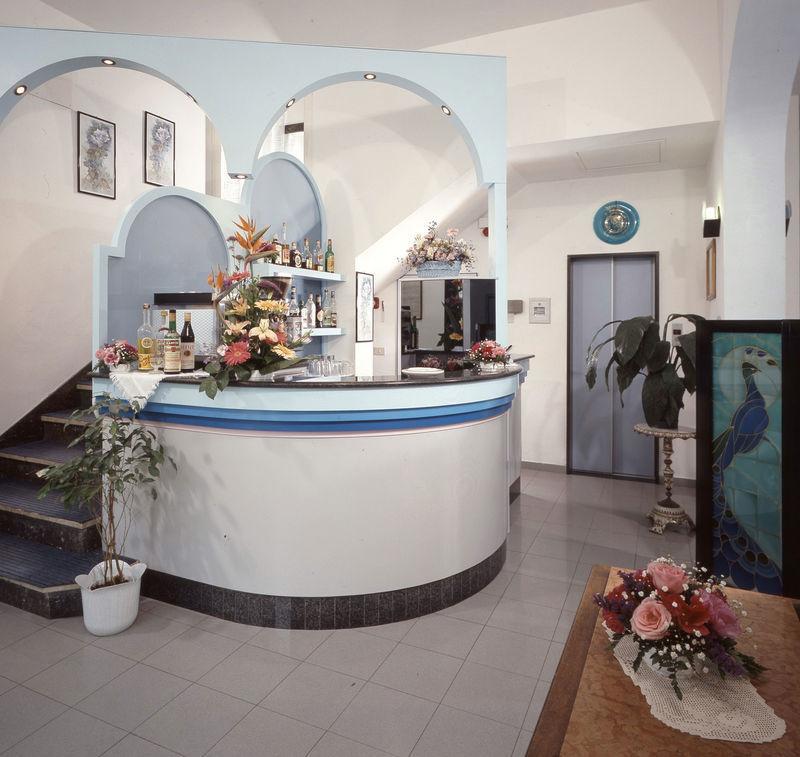Hotel Iride Suite & Breakfast- Ideale Per Famiglie E Coppie 里乔内 外观 照片