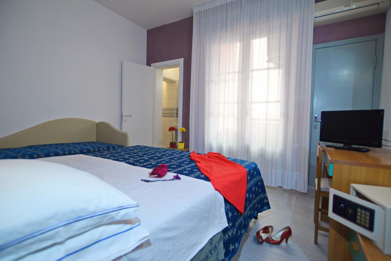 Hotel Iride Suite & Breakfast- Ideale Per Famiglie E Coppie 里乔内 外观 照片