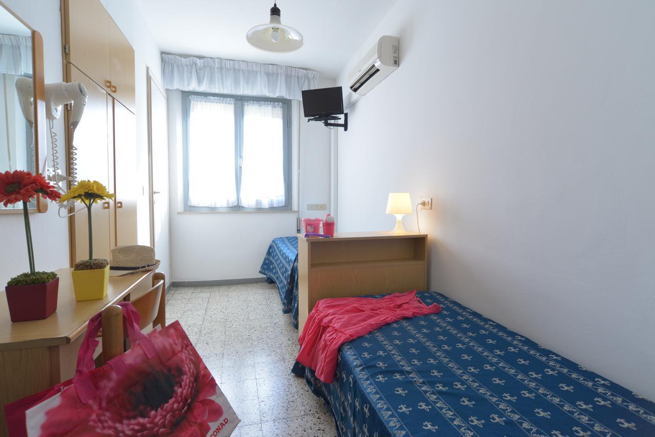 Hotel Iride Suite & Breakfast- Ideale Per Famiglie E Coppie 里乔内 外观 照片