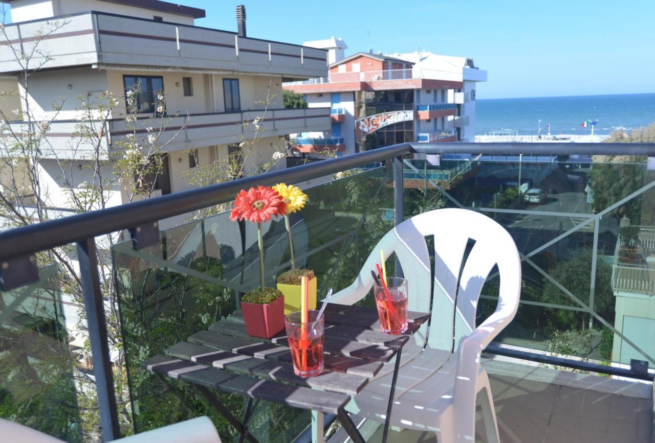 Hotel Iride Suite & Breakfast- Ideale Per Famiglie E Coppie 里乔内 外观 照片